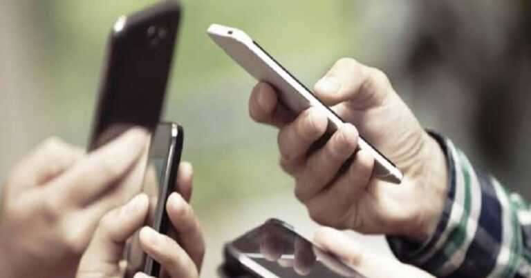 ¿Fin de los tours de compras?: cuánto cuestan los celulares en Chile y cuánto costarán en la Argentina