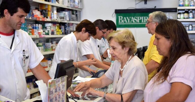 Los principales medicamentos que consumen los adultos mayores aumentaron 5% en abril