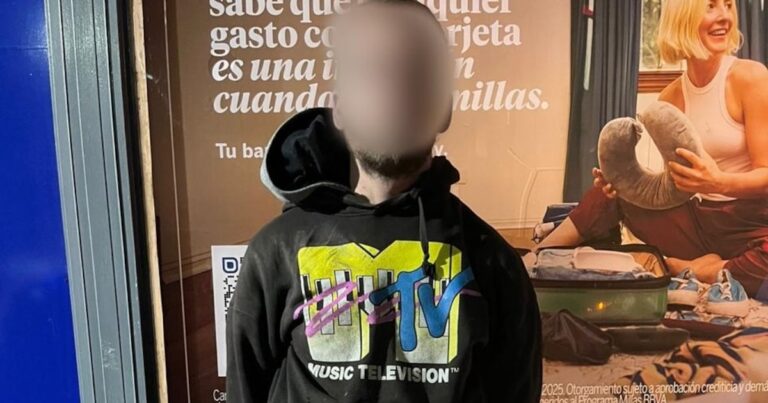 Los atraparon mientras robaban espejos de motos en Palermo y descubrieron que tenían más de 20 antecedentes penales