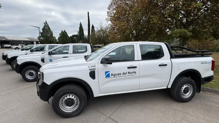 Aguas del Norte incorporó cuatro nuevas camionetas a su flota