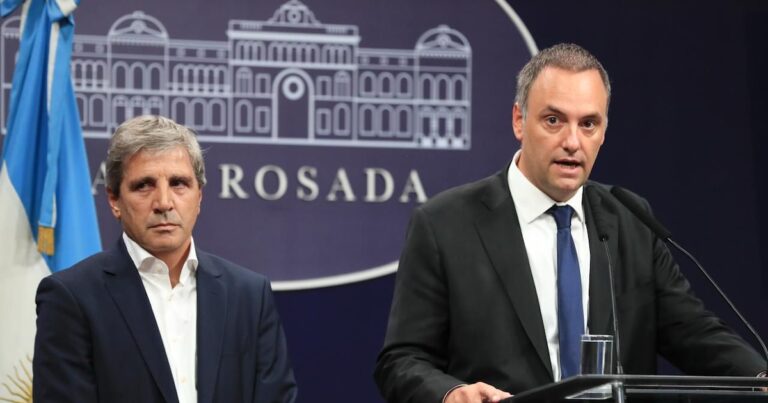 El Gobierno postergó el anuncio de las medidas para impulsar el uso de los “dólares del colchón”