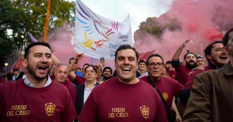 Las Fuerzas del Cielo se mostraron como agrupación y el Gobierno expuso sus grietas en el cierre de CABA