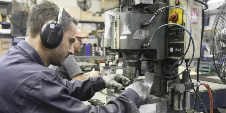 Cayó el uso de la capacidad instalada en la industria: el indicador se ubicó en 54,4%