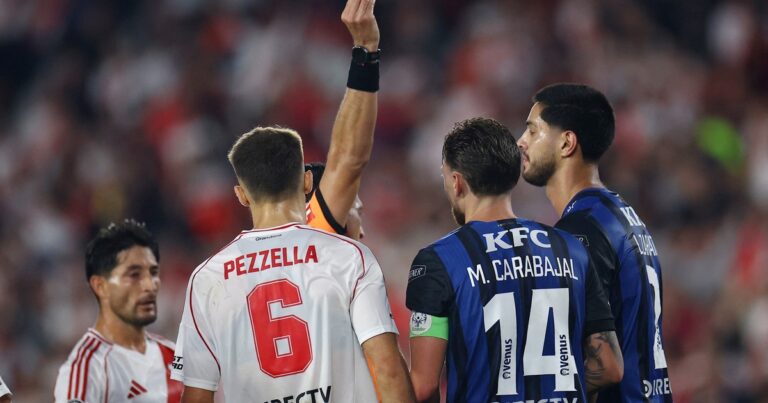 Duda, manotazo y penal para River: la expulsión de Mateo Carabajal en Independiente del Valle