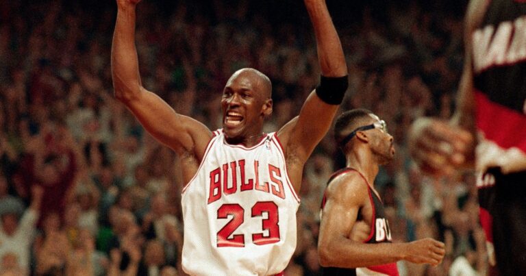 Este es la increíble razón por la que Michael Jordan usaba el jersey con el número 23 en los Chicago Bulls