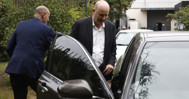 Milei pacta con Sigman bloquear las vacunas de Brasil y deja en ridículo a Sturzenegger