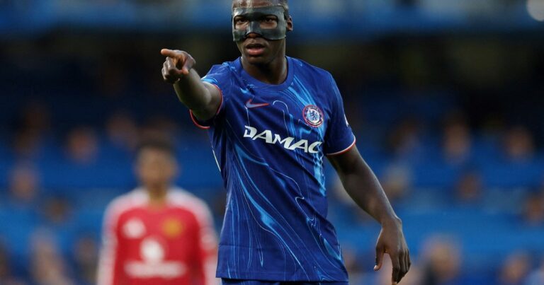 ¿Por qué Moisés Caicedo jugó con una máscara en Chelsea vs Manchester United?