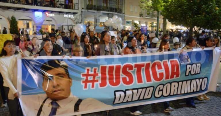 Familiares, compañeros y amigos pidieron justicia por David Corimayo, tras una brutal golpiza en Cachi