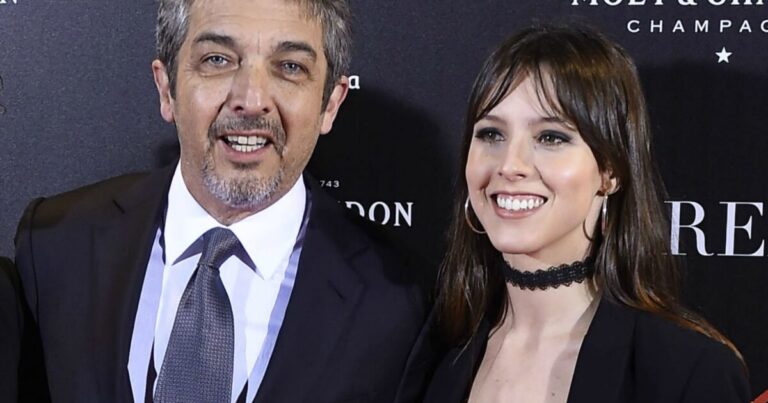 ¡La foto! Así le queda la máscara de El Eternauta a la hija de Ricardo Darín