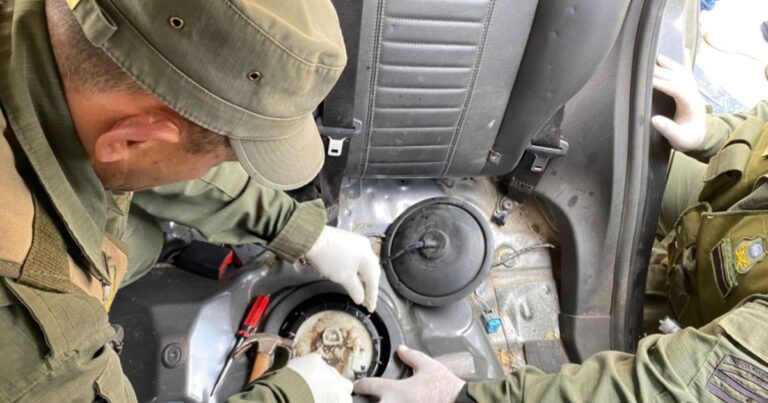 Gendarmería encontró más de 22 kilos de cocaína en el tanque de combustible de un auto