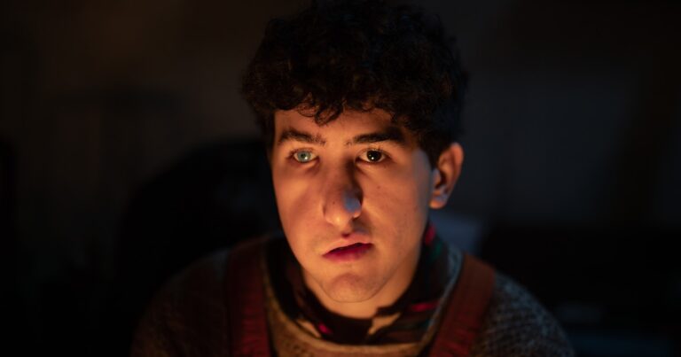 Joaquín Acebo, del accidente que lo tuvo 21 días en coma a brillar en El Eternauta: “Sentía el peso de la mirada ajena”