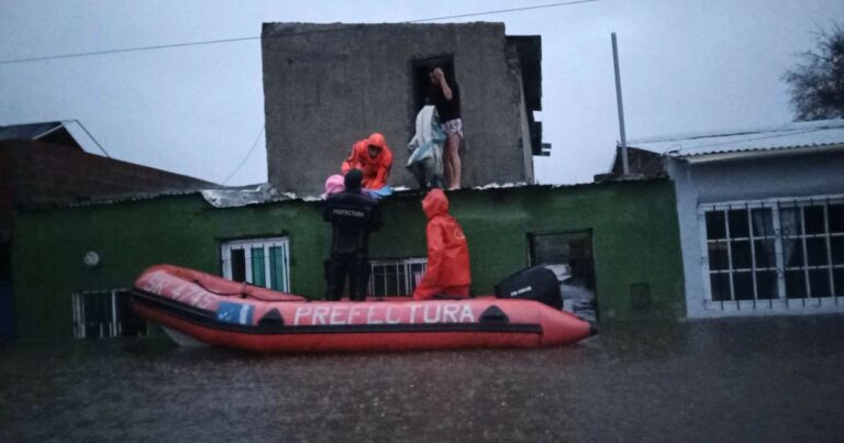 Tercer día de tormentas: ampliaron la alerta naranja en 4 provincias y regirá otra por vientos en la mitad del país