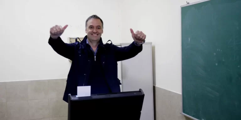 Manuel Adorni rompió la veda y podrían anularle su voto