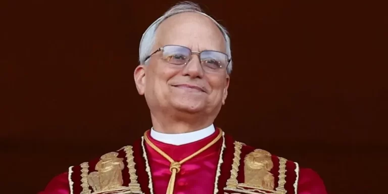 En la misa de asunción el papa León XIV recordó a Francisco e hizo un llamado a la paz