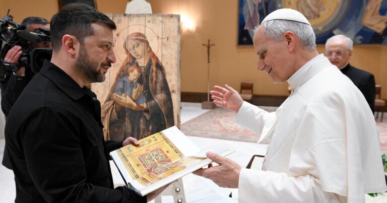 El papa León XIV recibió a Volodimir Zelensky en el Vaticano tras la misa de inicio de su pontificado