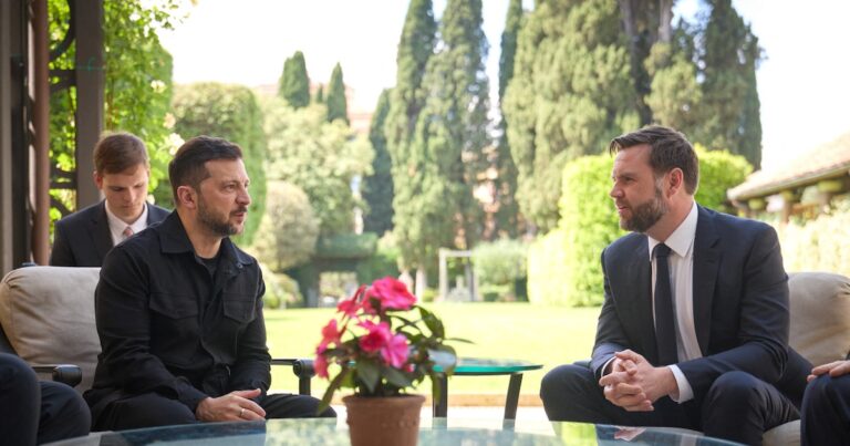 JD Vance se reunió con Zelensky en Roma tras la misa de inicio del papado de León XIV