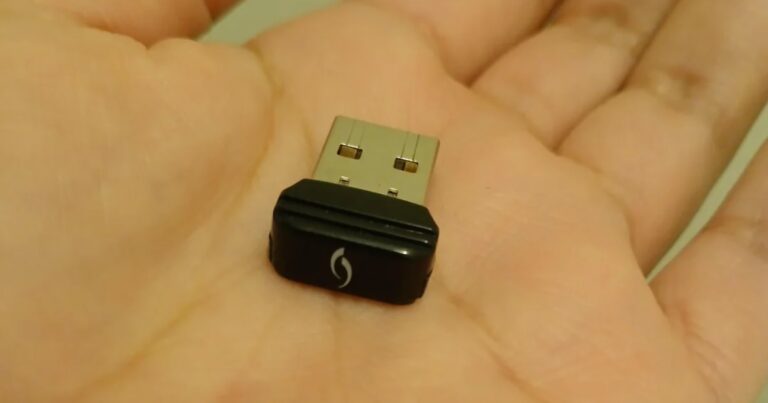 Encontró una USB en el bolsillo de su esposo y pensó que era infiel, pero todo terminó en algo que jamás imaginaron