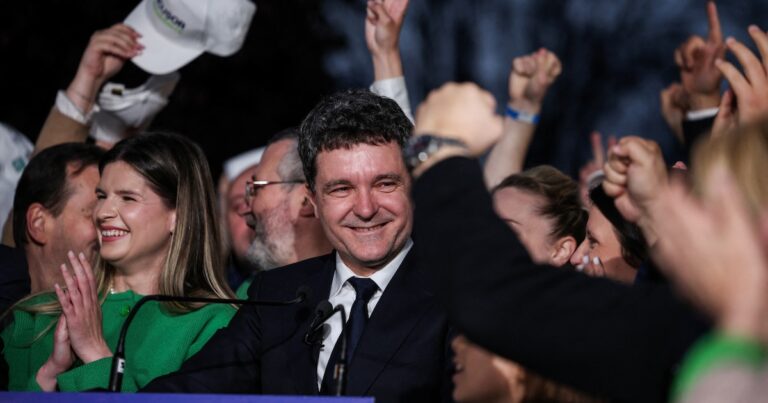 El europeísta Nicusor Dan dio la sorpresa y ganó la tensa repetición de las elecciones presidenciales en Rumania
