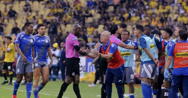 Jorge Célico apuntó contra Aragón por la derrota en el Clásico: “Era penal clarito, mano abierta” :: Olé Ecuador