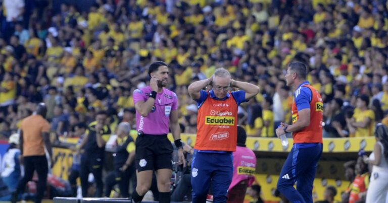 Estalló Jorge Célico: “Parece que Aragón entrena con Barcelona”