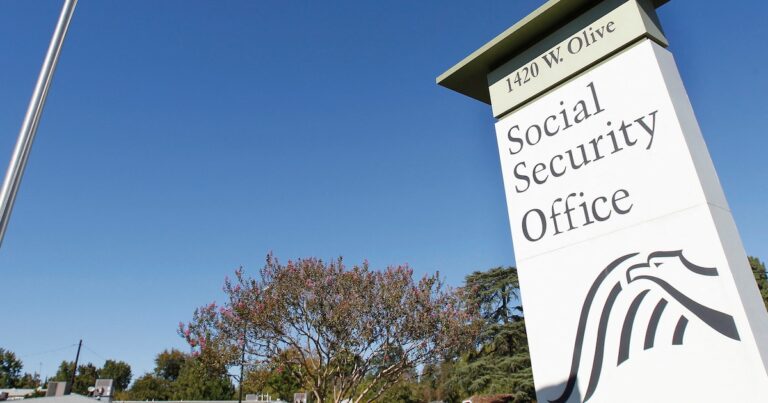 Medio millón de adultos mayores podría sufrir recortes en sus beneficios del Seguro Social en EEUU