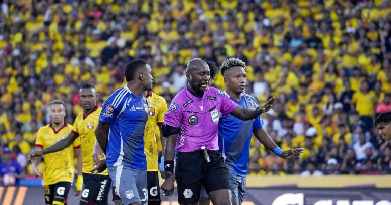 Sigue la bronca en Emelec por el arbitraje vs Barcelona: “De terror, no nos pueden perjudicar así”