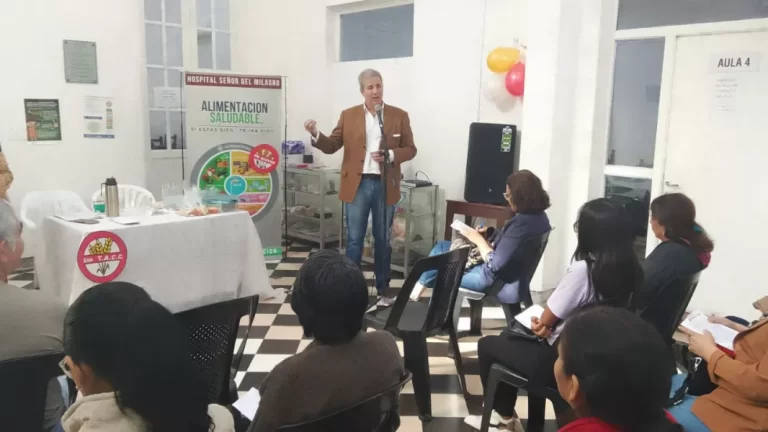 Personas mayores fueron informadas sobre la Celiaquía durante la Jornada de la UNATE