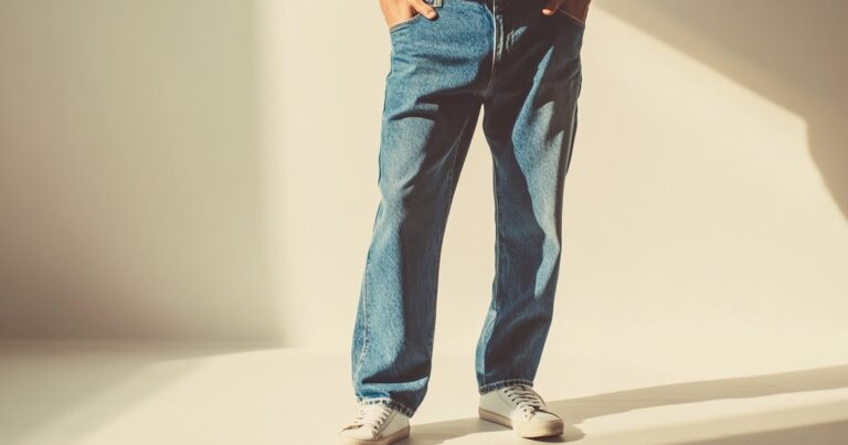 Por qué los jeans siguen manteniendo elementos de diseño del siglo XIX en la actualidad