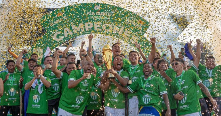 ¿Quién es Mauricio Tapia? El entrenador argentino que salió campeón en Guatemala y cambió la historia de un club