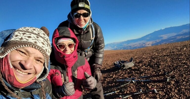 Montañistas llegaron a la cima del imponente Cerro Verde en la Puna salteña