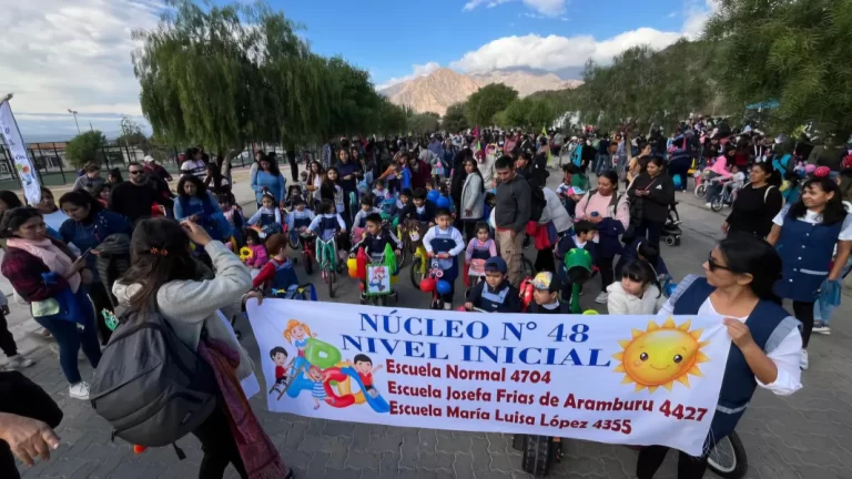 Más de 600 niños y niñas de Jardín de Infantes participaron en una tricicleteada en Cafayate