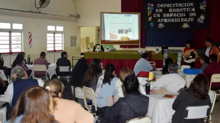 Continúan las capacitaciones en programación y robótica educativa para docentes