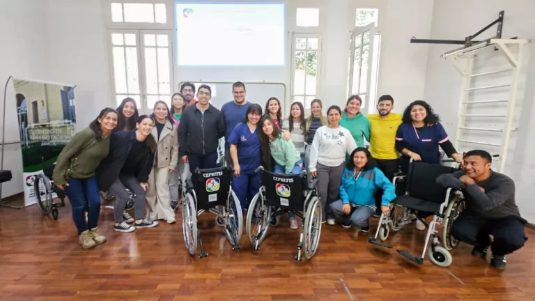 Profesionales de la salud se capacitaron en manejo y rehabilitación con sillas de ruedas