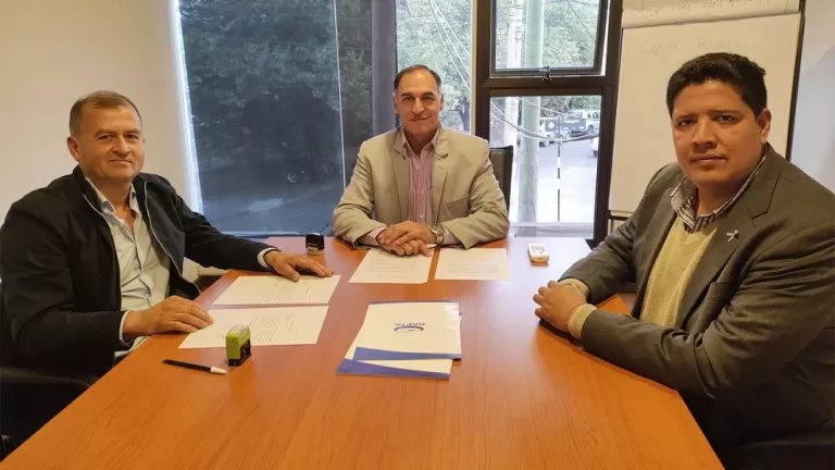 Más municipios del interior reciben colectivos para fines sociales