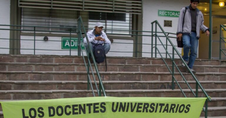 Fuerte acatamiento al paro docente en la UNSa