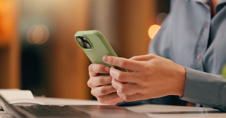 El Gobierno oficializó la baja de impuestos para celulares y electrónicos: qué va a pasar con los precios y la producción local