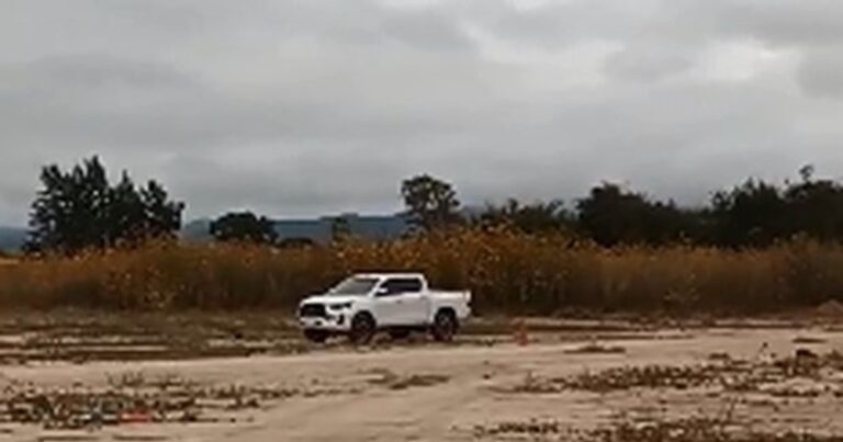 Brutal robo en el centro: se hicieron pasar por policías y robaron una camioneta, que fue hallada en Cerrillos