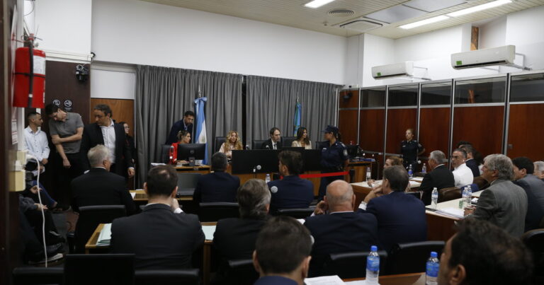 Juicio por Maradona: la Fiscalía pidió la suspensión tras la polémica con la “jueza de dios”
