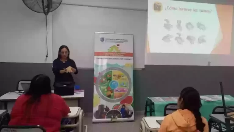 Educación capacitó al personal de la Escuela Técnica Otto Krause sobre manipulación de alimentos