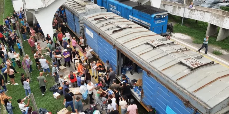El Tren Solidario arribó a Campana con donaciones tras el temporal que afectó a la provincia