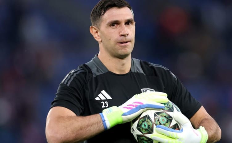 Los dos gigantes que compiten para fichar a Dibu Martínez tras su inminente salida del Aston Villa