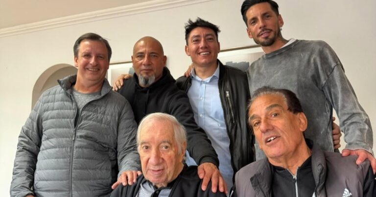El emotivo reencuentro de Bilardo con dos de sus últimos jugadores: “Gracias por tanto” :: Olé