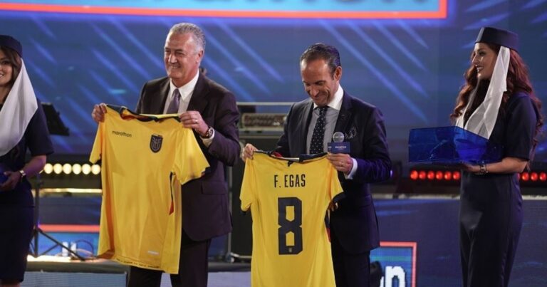 De nunca acabar: la FEF sigue pagando deudas por el contrato de Gustavo Alfaro
