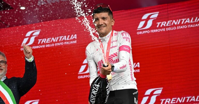 Richard Carapaz se ilusiona con la maglia rosa en el Giro de Italia: “Hasta que estemos en Roma, no dejaré de lucharlo”