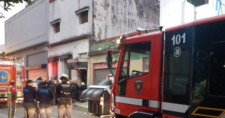 Se derrumbó el techo de un departamento en Monserrat: evacuaron la vivienda y los edificios vecinos