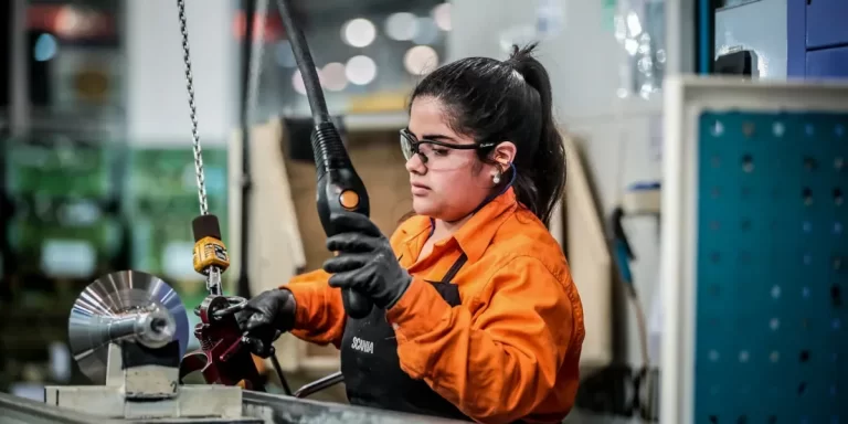 Marcha atrás en la actividad económica: cayó 1,8% en marzo con respecto al mes anterior