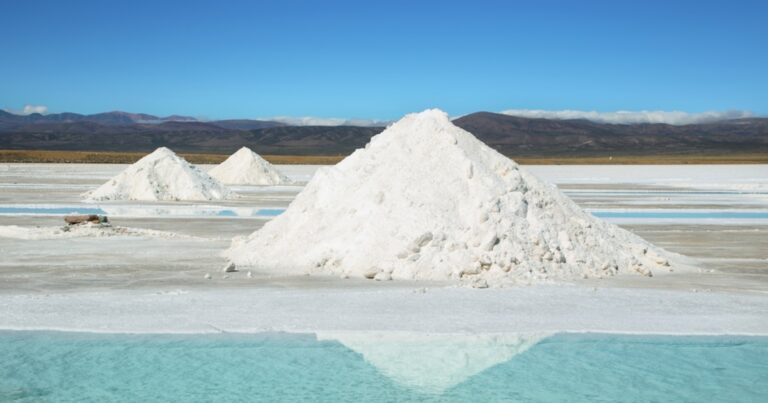 El sector minero espera un récord de producción y exportaciones de litio en 2025