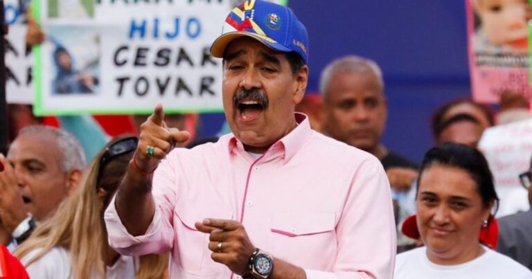 La extorsión de Maduro para fomentar la participación en las elecciones del domingo: financiar proyectos a cambio de votos