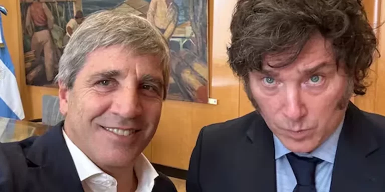 Se anunciarían este jueves las medidas para que los argentinos puedan usar los dólares que tienen “debajo del colchón”