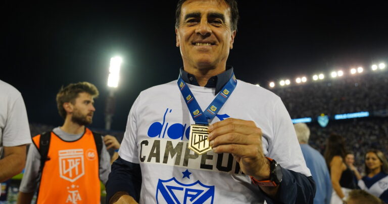 La lupa sobre Gustavo Quinteros: números y trayectoria del candidato a DT de Boca